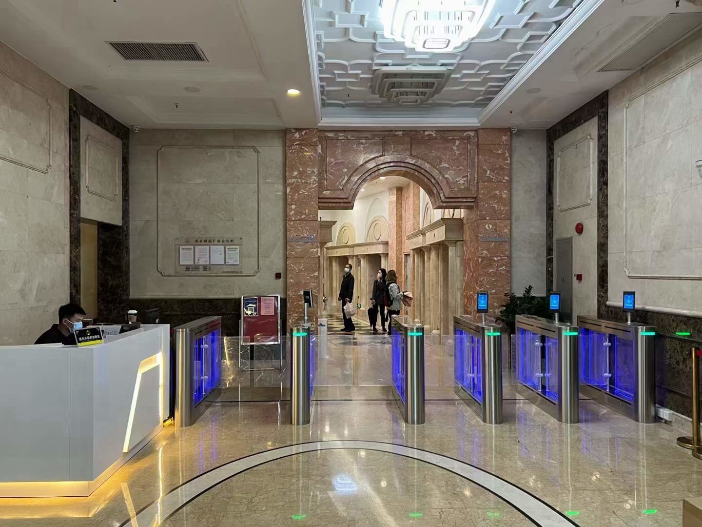 τελευταία εταιρεία περί Περιστροφική πύλη DRTD6653 πυλών ταλάντευσης - ασιατικό διεθνές Plaza κτήριο Guangzhou Yuexiu